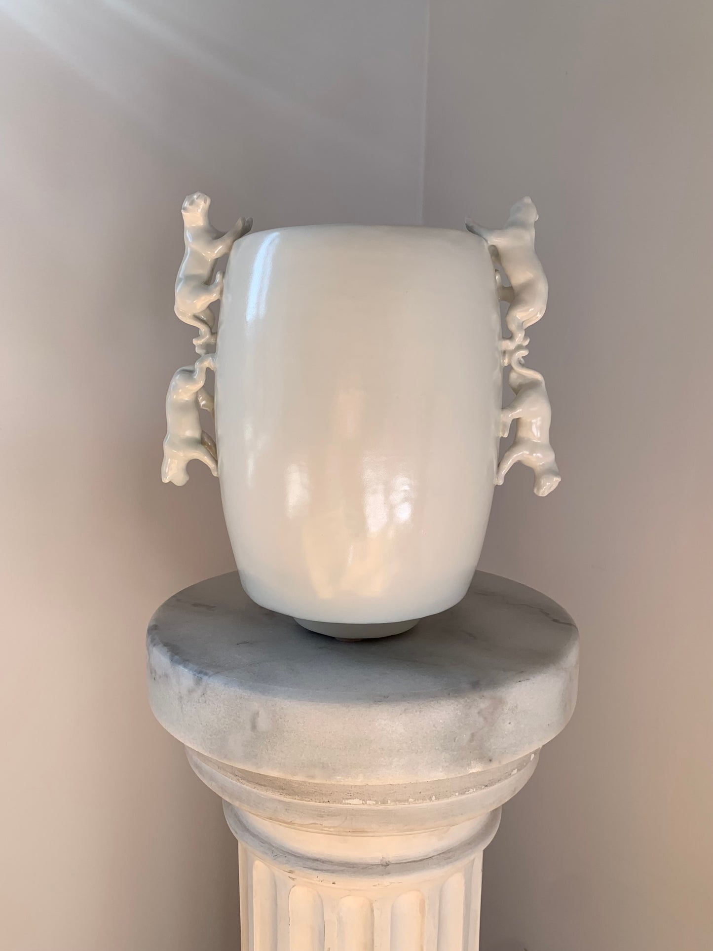 Cleo vase amphora