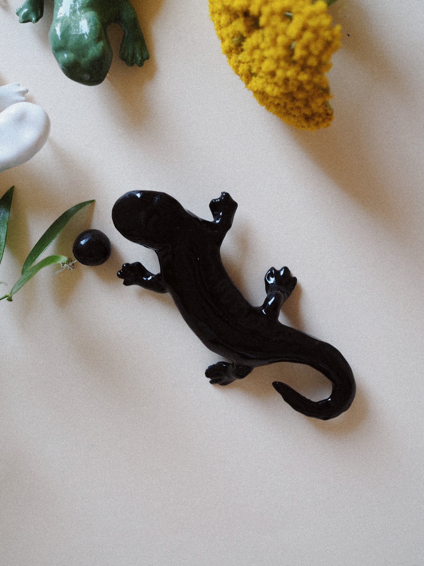 Salamandra earrings black