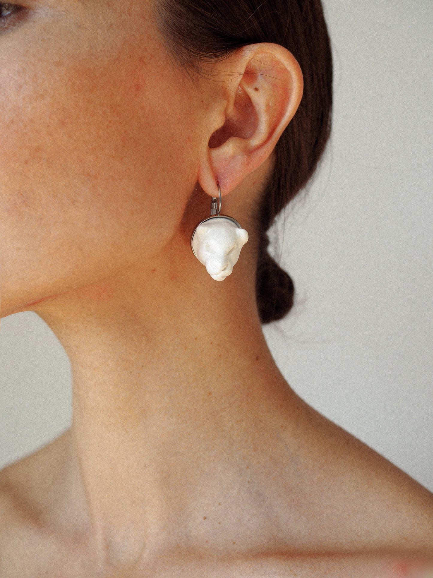 Cleo earrings white